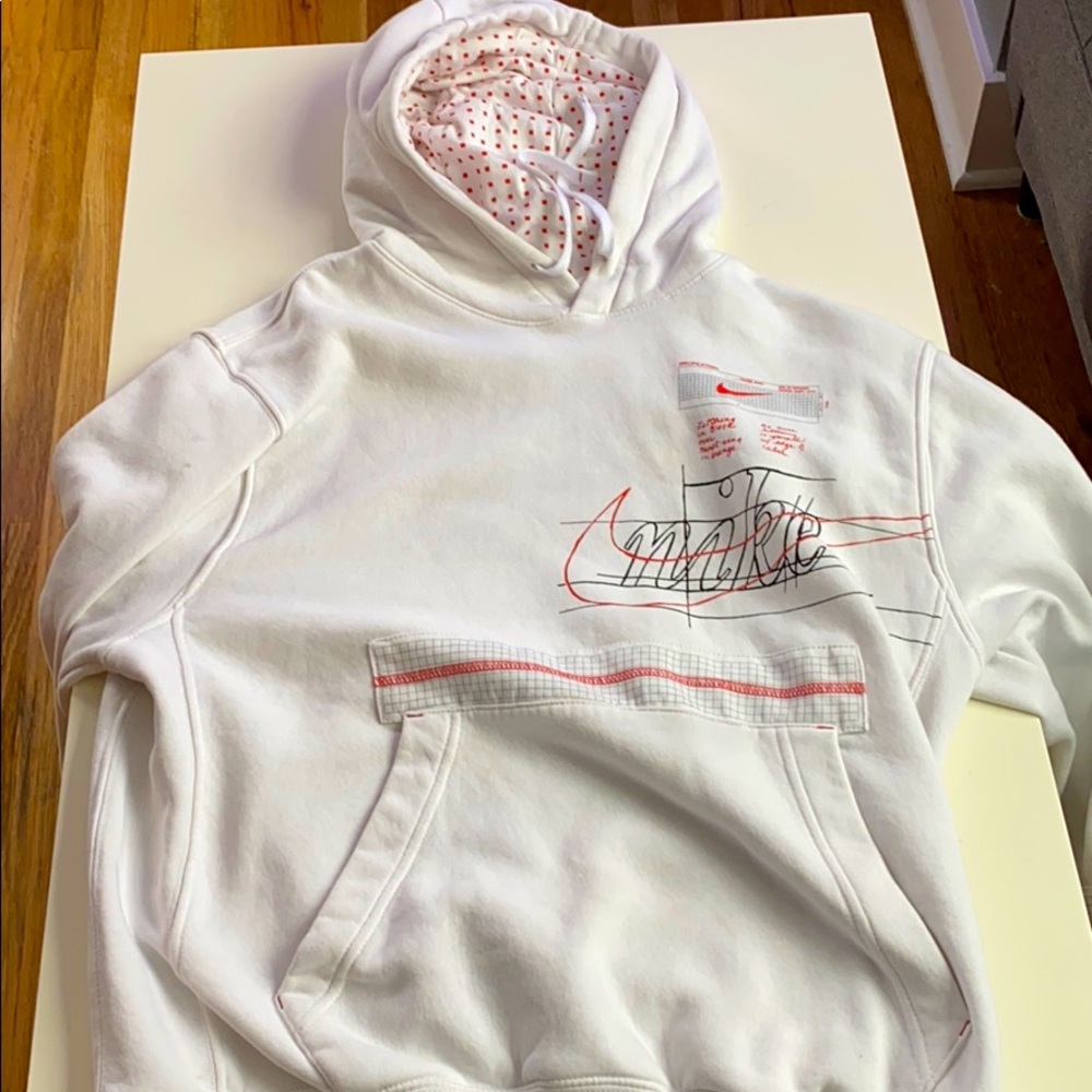 men’s white Nike sweatshirt